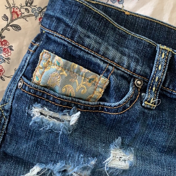 Women’s 27 Lucky Brand low rise shorts w/ details - Picture 6 of 6